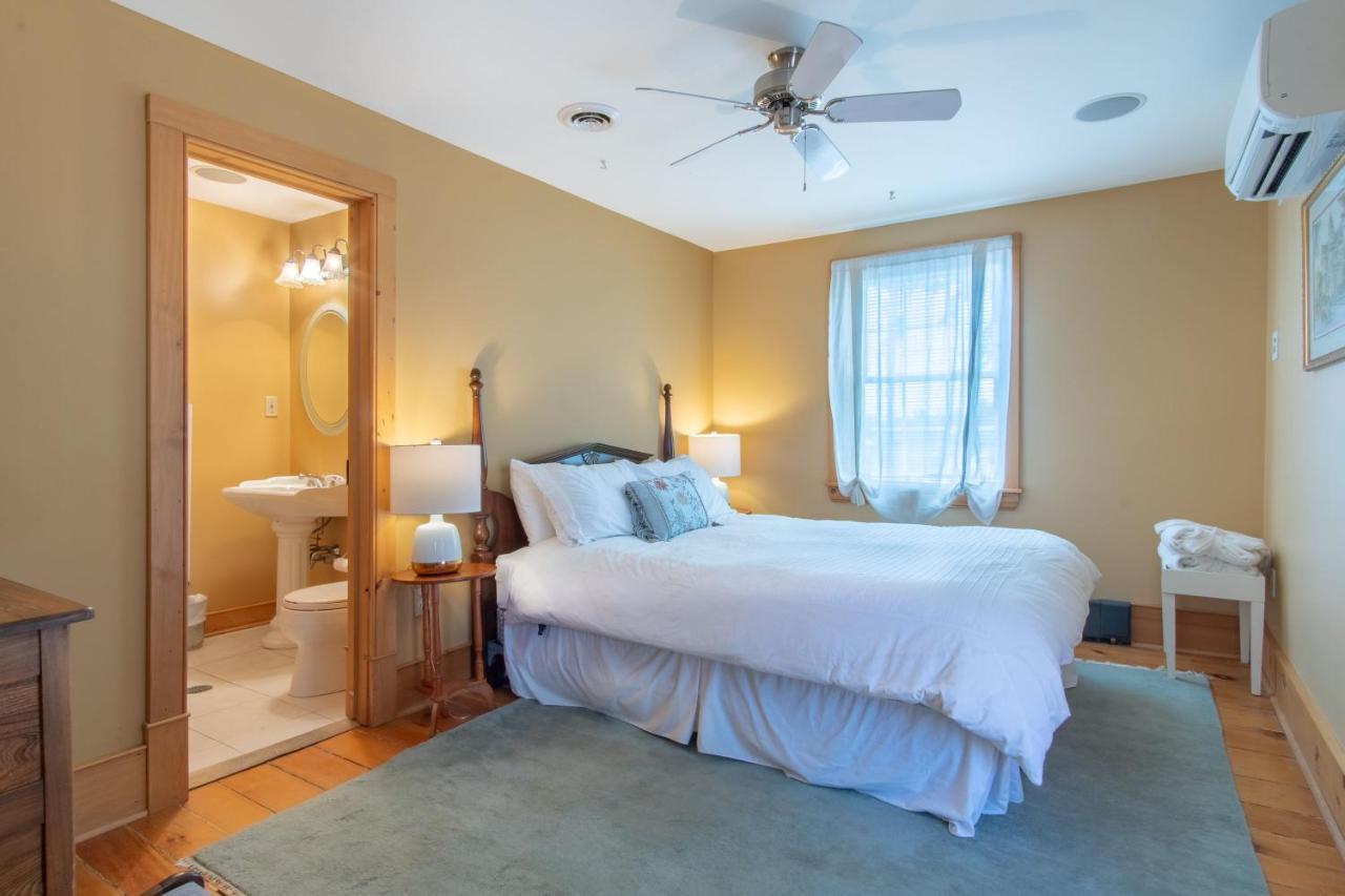 Emilyville Inn Campbellford エクステリア 写真