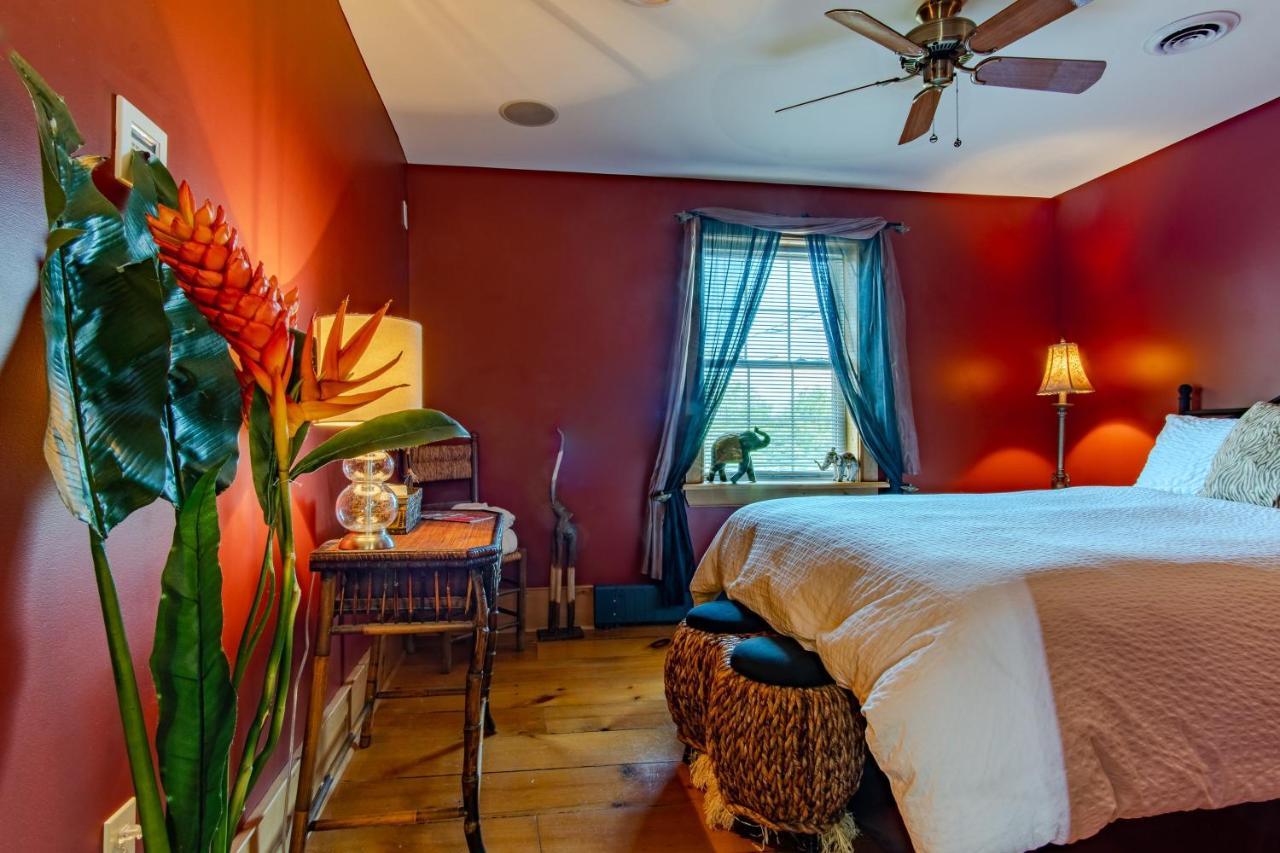 Emilyville Inn Campbellford エクステリア 写真