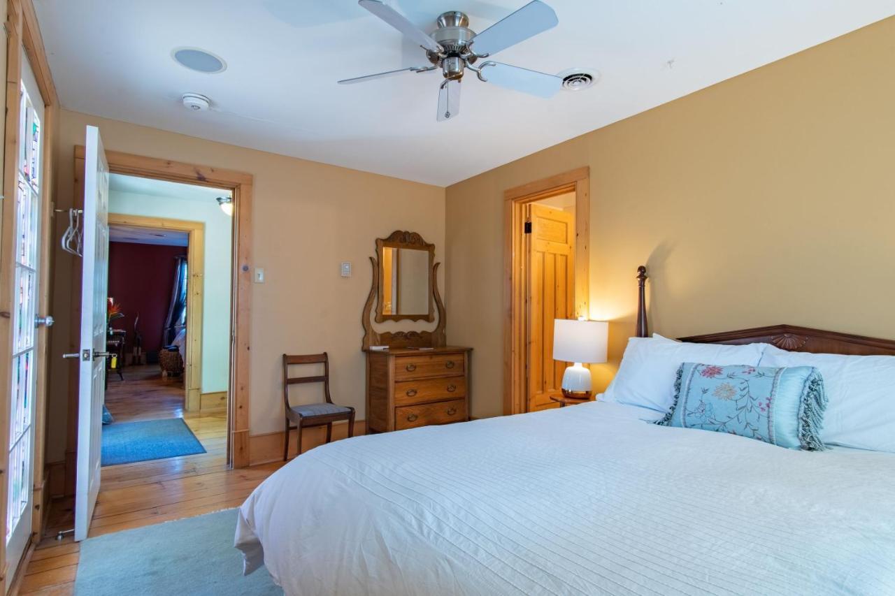 Emilyville Inn Campbellford エクステリア 写真